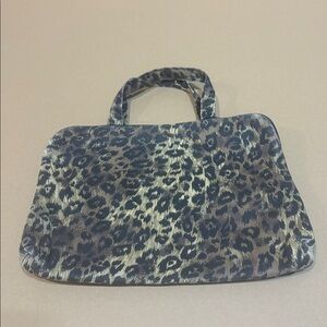 Oscar De La Renta leopard print w clear plastic pockets toiletry/cosmetic bag
